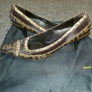 FENDI, 38.5 Italy sive, 7.5 to 8 in US size